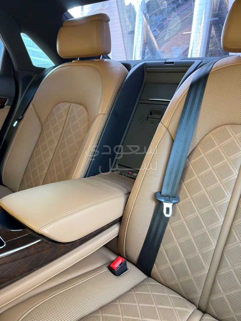 2015 اودي اي 8 ال النسخة السعودية