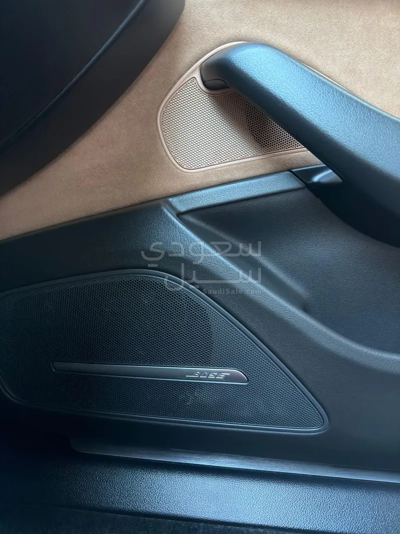 2015 اودي اي 8 ال النسخة السعودية