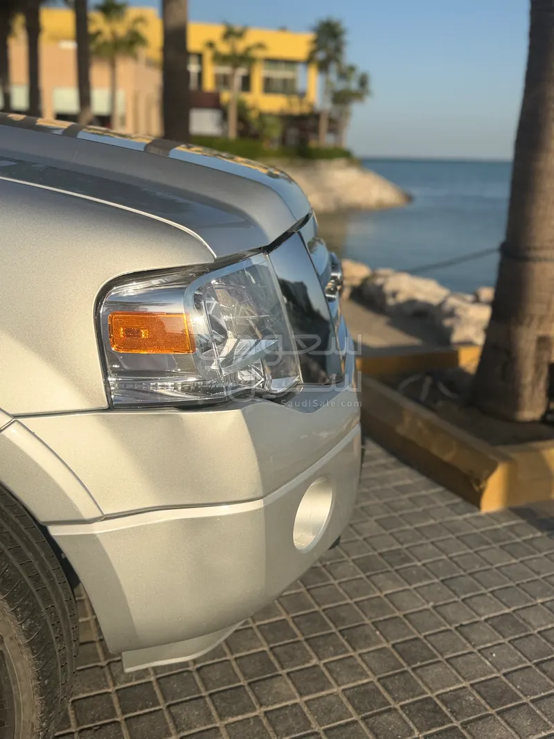 2014 فورد اكسبيديشن ليمتد