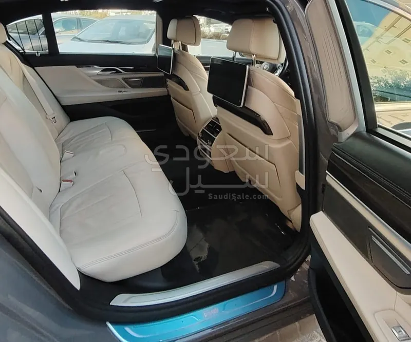 2022 BMW 7 Series 730Li