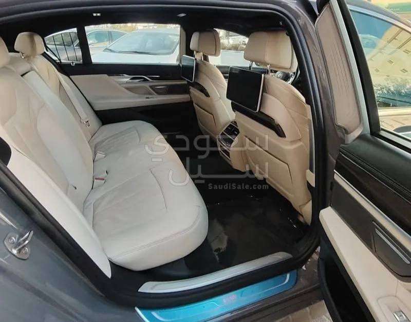 2022 BMW 7 Series 730Li