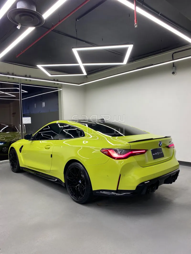 2021 بي ام دبليو الفئة ام إم 4 كومبيتيشن