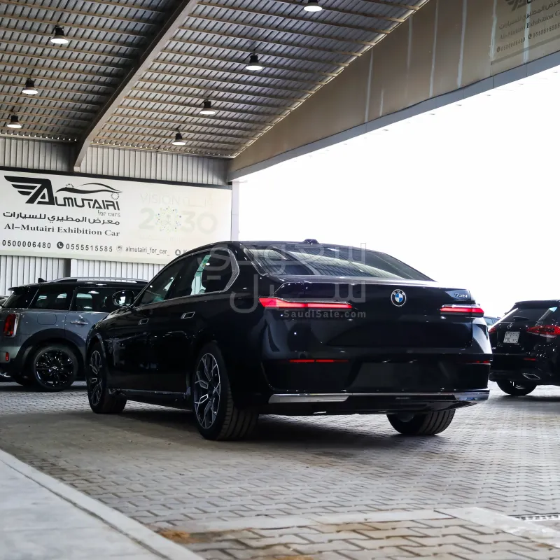 2026 بي ام دبليو الفئة السابعة 735أي