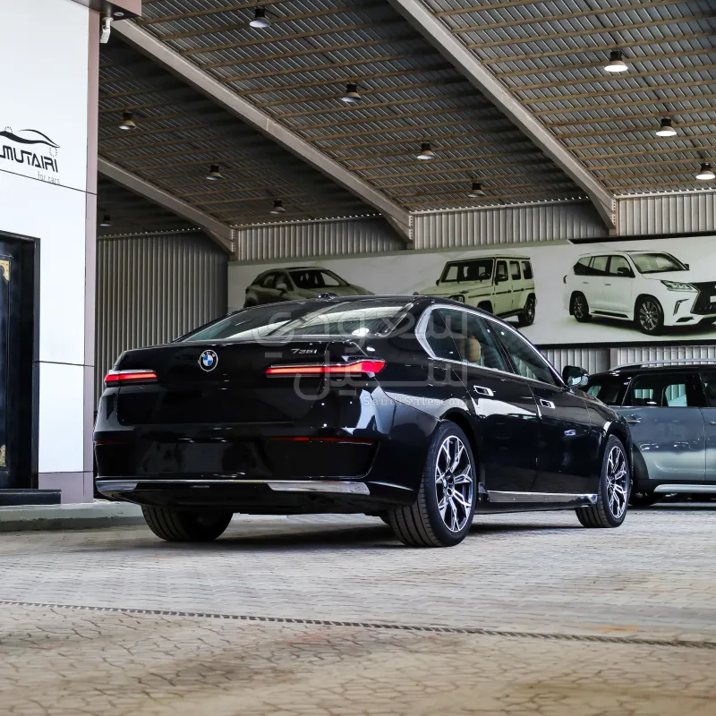 2026 بي ام دبليو الفئة السابعة 735أي