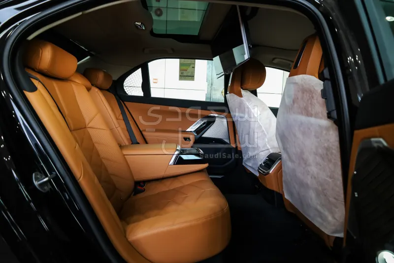 2026 بي ام دبليو الفئة السابعة 735أي