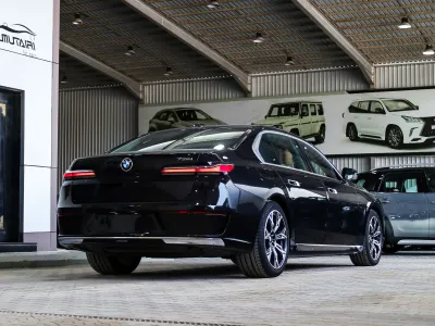 2026 بي ام دبليو الفئة السابعة 735أي