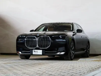 2026 بي ام دبليو الفئة السابعة 735أي