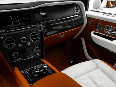 2020 رولز رويس كولينان بلاك بادج