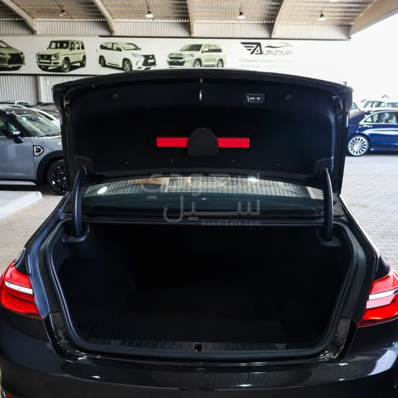 2018 بي ام دبليو الفئة السابعة 730 إل أي