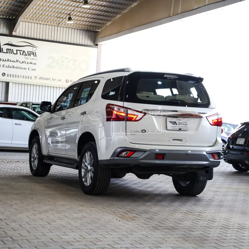 2018 ايسوزو ام يو اكس