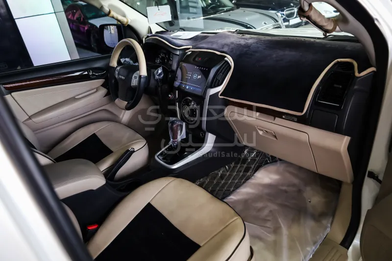 2018 ايسوزو ام يو اكس