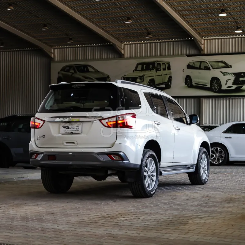 2018 ايسوزو ام يو اكس