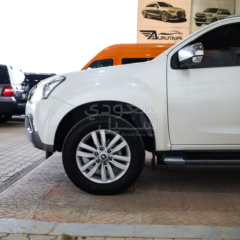 2018 ايسوزو ام يو اكس