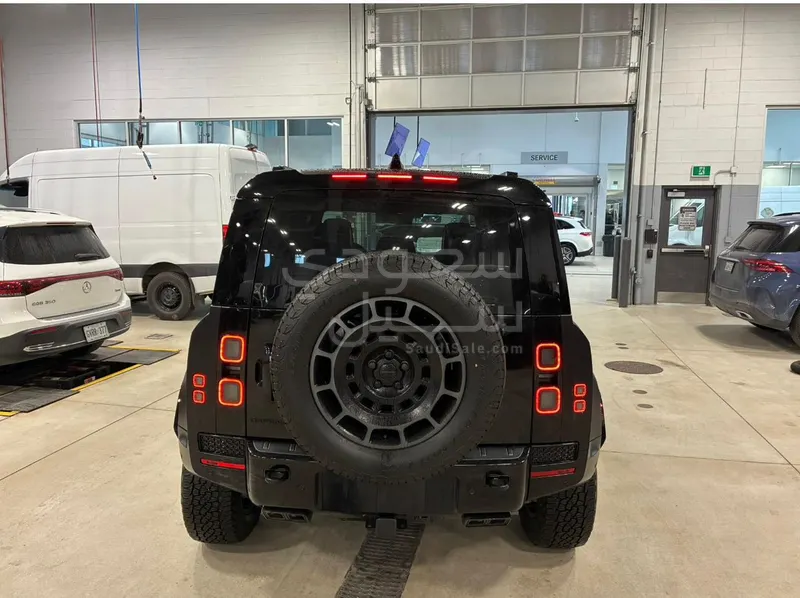 2026 لاند روفر ديفيندر اوكتا