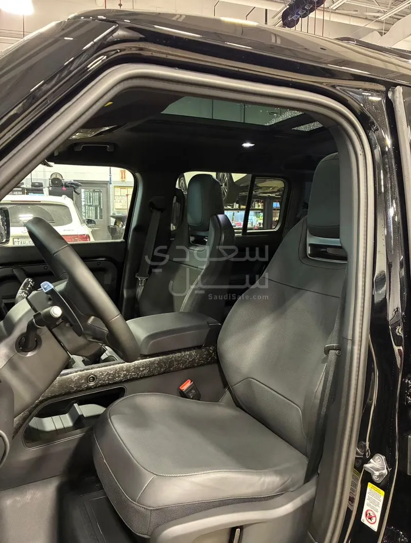 2026 لاند روفر ديفيندر اوكتا