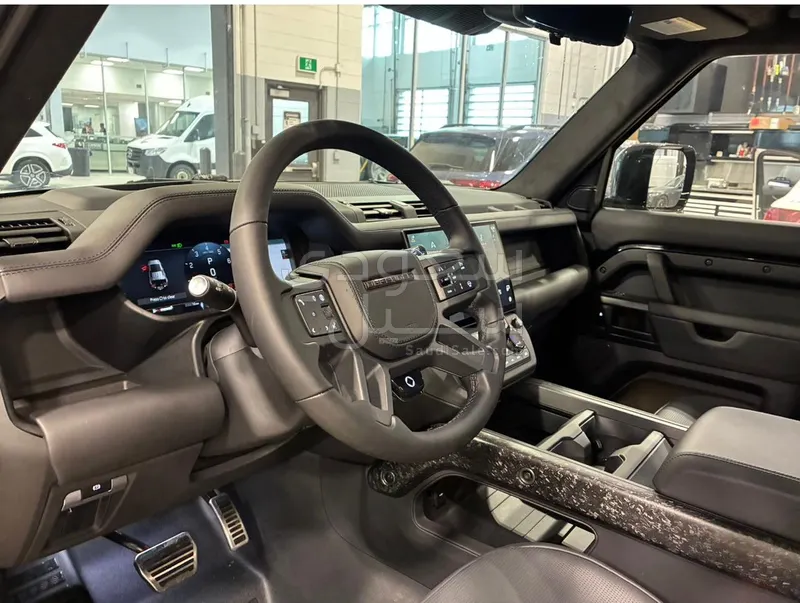 2026 لاند روفر ديفيندر اوكتا