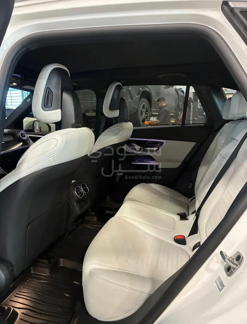 2025 مرسيدس - بنز جي إل سي 300