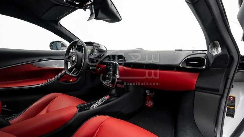 2024 مكلارين ارتورا