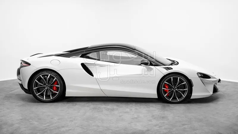 2024 مكلارين ارتورا