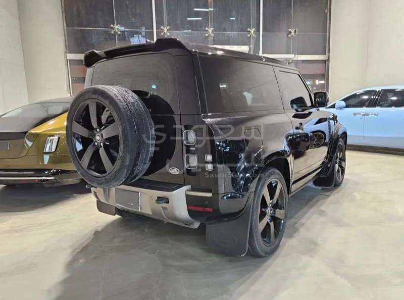 2022 لاند روفر ديفيندر 90