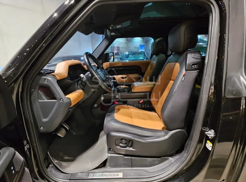2022 لاند روفر ديفيندر 90