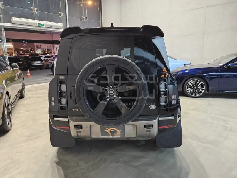 2022 لاند روفر ديفيندر 90