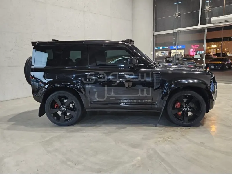 2022 لاند روفر ديفيندر 90