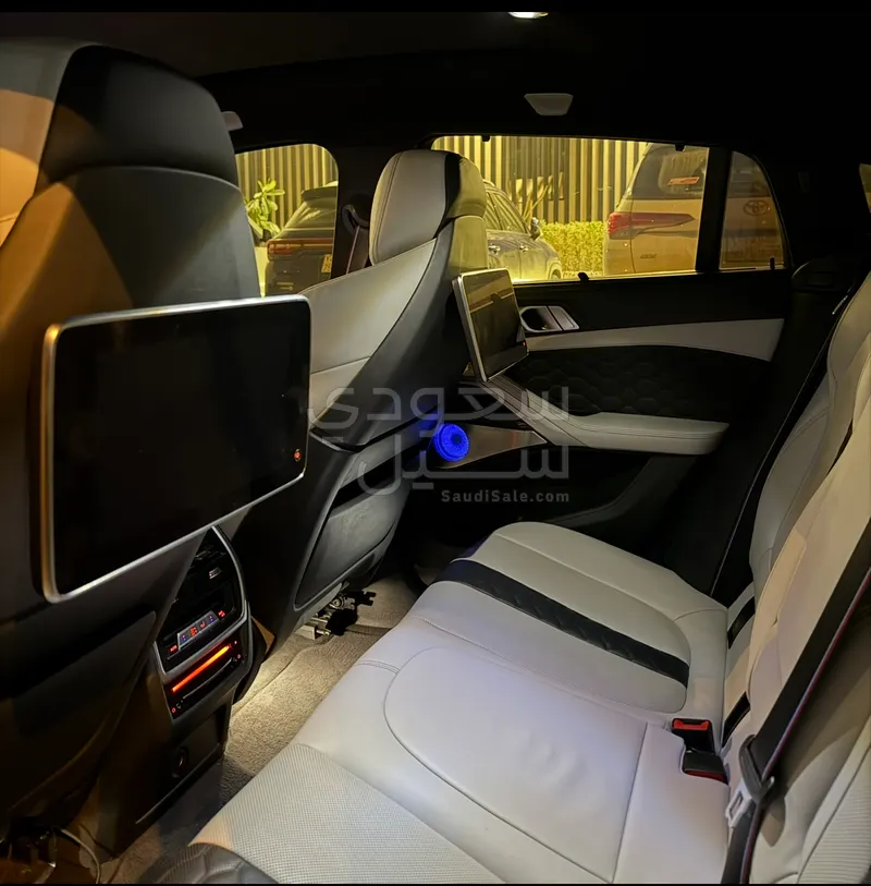 2022 BMW X Series 6M competition