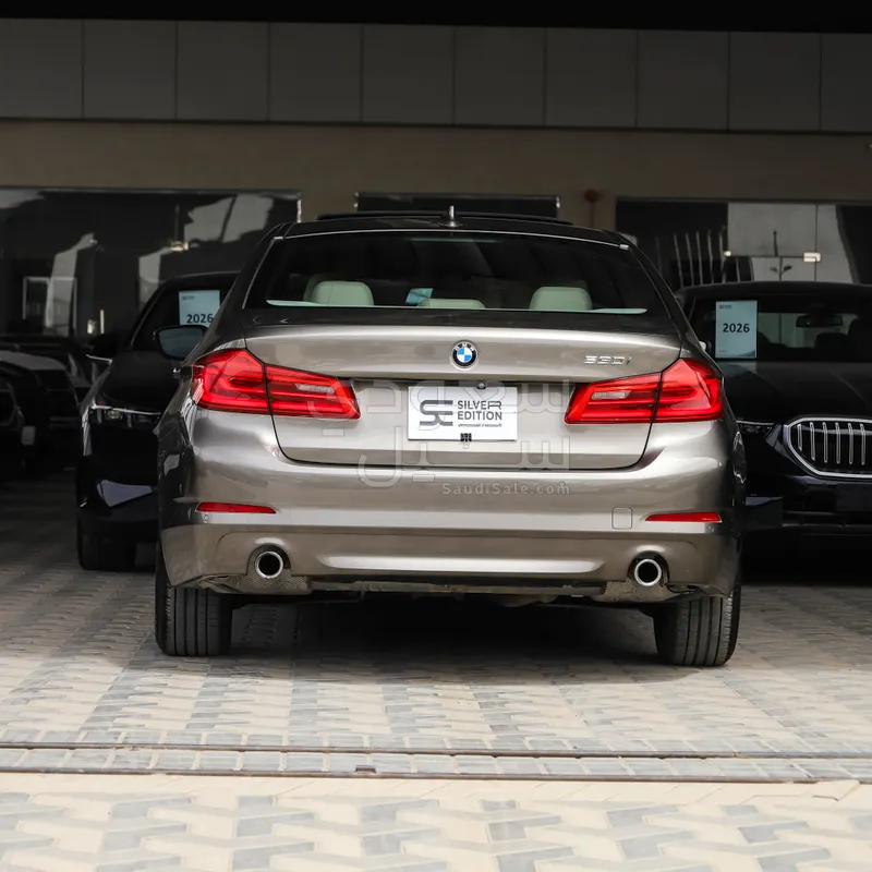 2017 بي ام دبليو الفئة الخامسة 530 أي