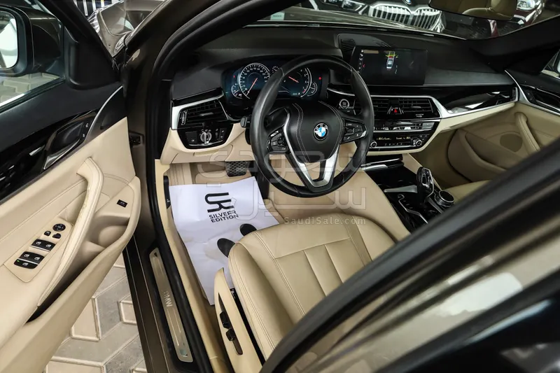 2017 بي ام دبليو الفئة الخامسة 530 أي