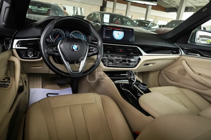 2017 بي ام دبليو الفئة الخامسة 530 أي