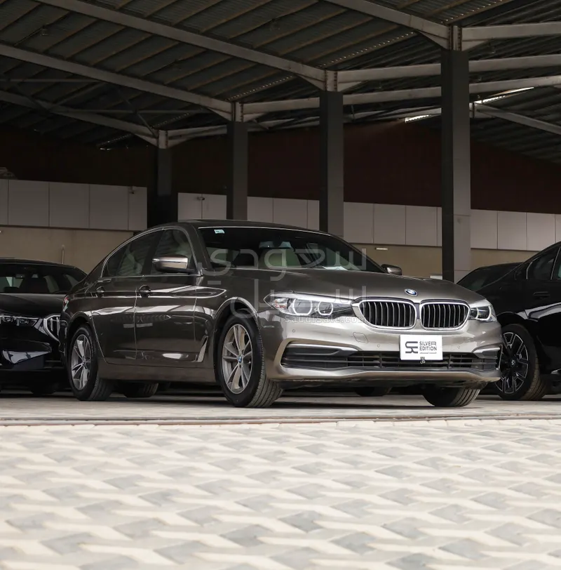 2017 بي ام دبليو الفئة الخامسة 530 أي