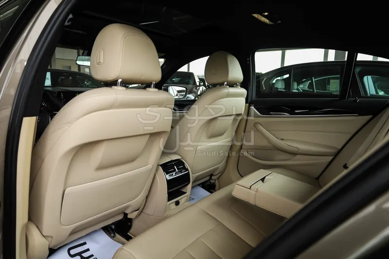 2017 بي ام دبليو الفئة الخامسة 530 أي