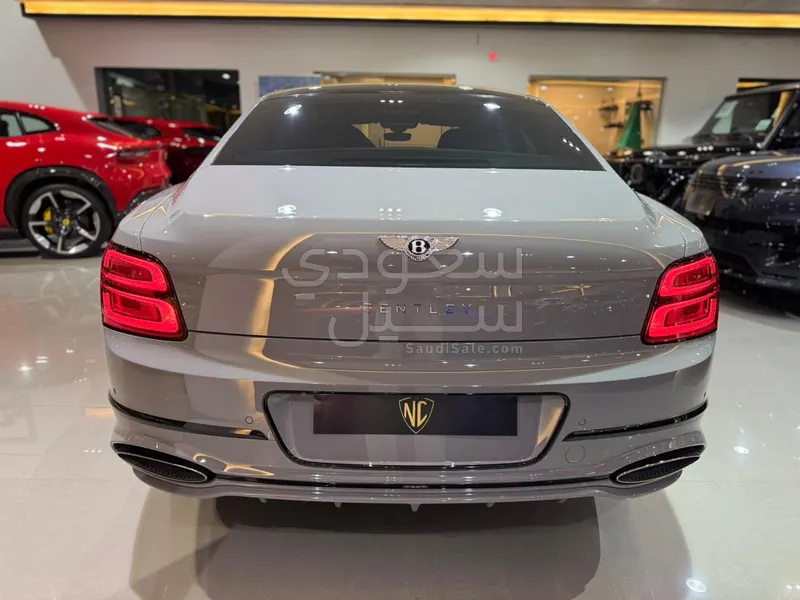 2025 بنتلي كونتيننتل فلاينج سبير الاصدار الاول
