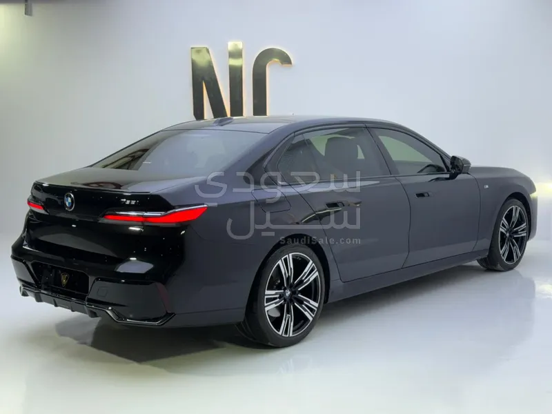 2024 بي ام دبليو الفئة السابعة 735أي