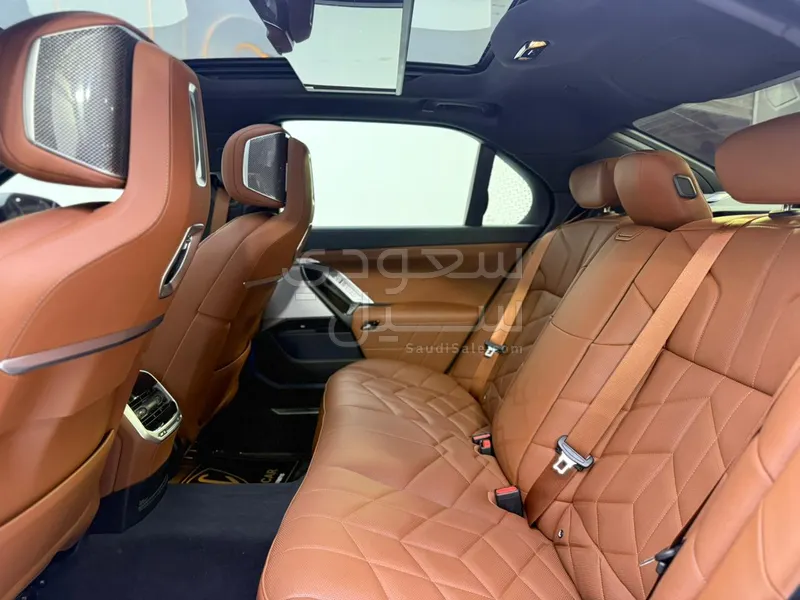 2024 بي ام دبليو الفئة السابعة 735أي