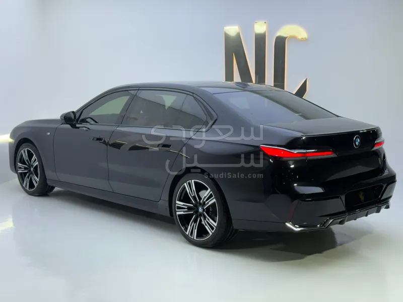 2024 بي ام دبليو الفئة السابعة 735أي