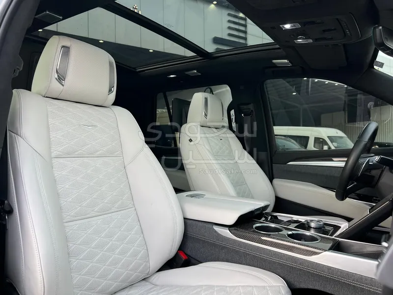 2025 Cadillac Escalade V