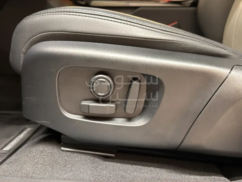 2025 Land Rover Range Rover Evoque Dynamic