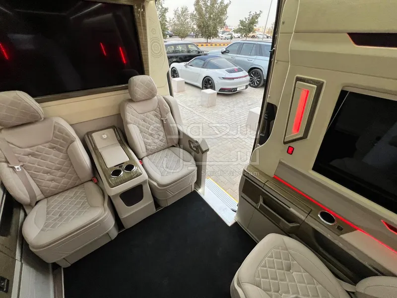 2021 مرسيدس - بنز في 300دي