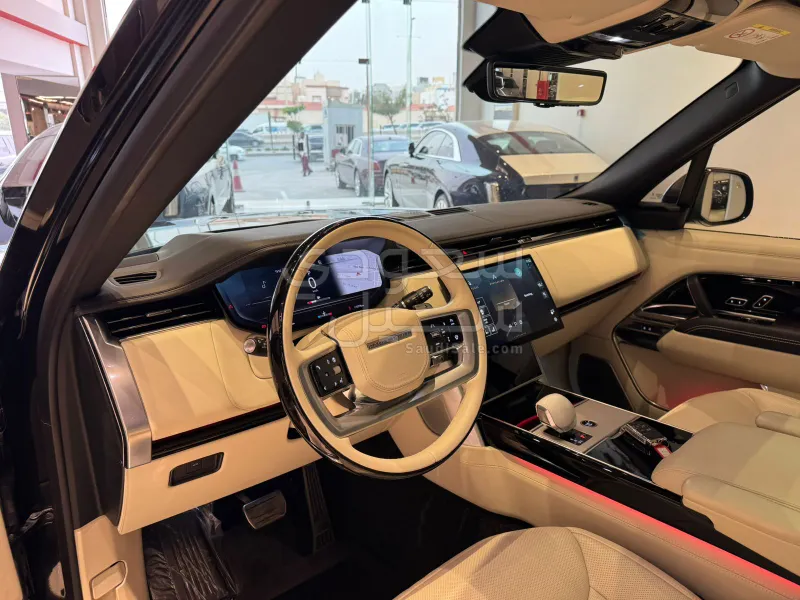 2025 Land Rover Range Rover SV Autobiography
