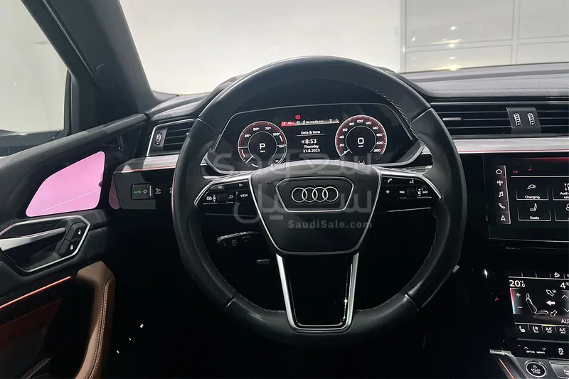 2024 اودي كيو 8 اي ترون