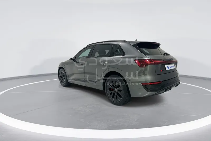 2024 اودي كيو 8 اي ترون