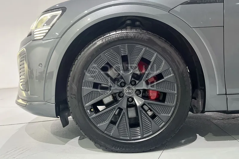 2024 اودي كيو 8 اي ترون