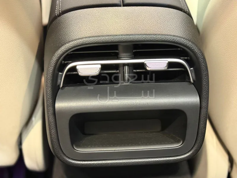 2025 مرسيدس - بنز إي 200