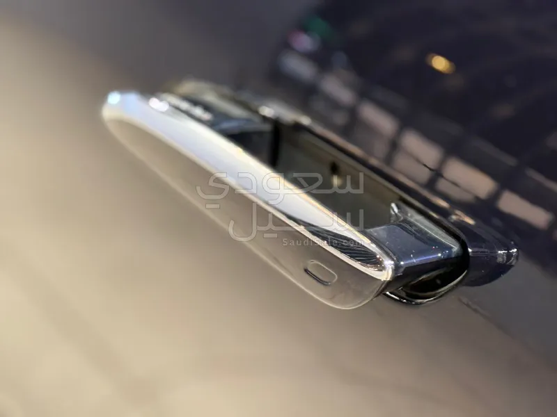 2025 مرسيدس - بنز إي 200