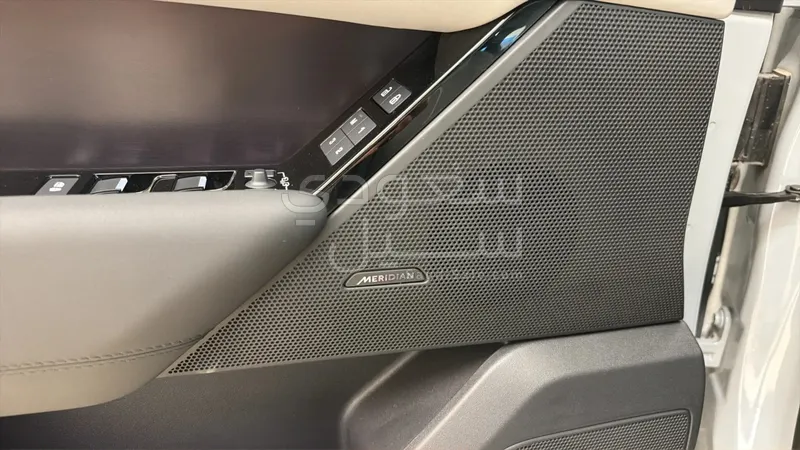 2026 Land Rover Range Rover Velar SE