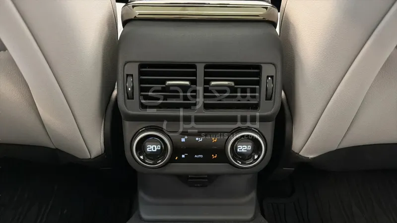 2026 Land Rover Range Rover Velar SE