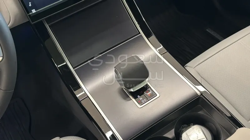 2026 Land Rover Range Rover Velar SE