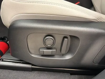 2026 Land Rover Range Rover Velar SE